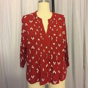 3/$20 Red Abstract Print Old Navy V-neck Top Sz M